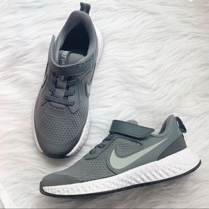 Nike revolution 5, Gray toddler size 11.5